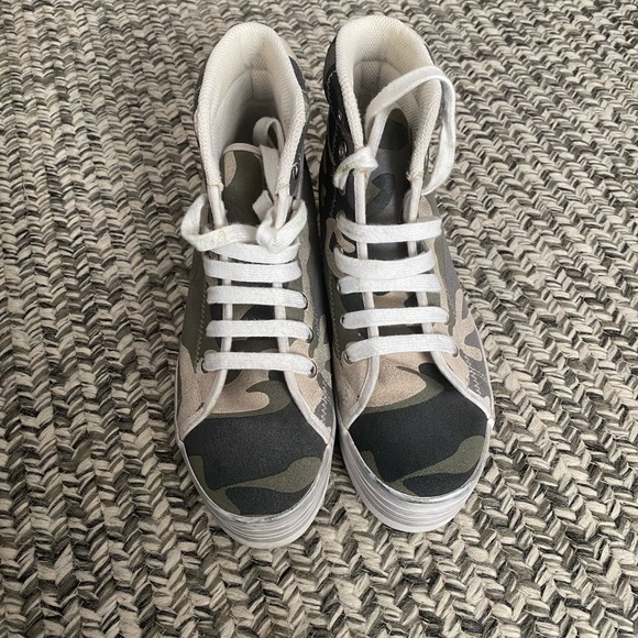 Jeffrey Campbell JC PLAY platform camo high top sneakers Sz8 - Picture 3 of 6